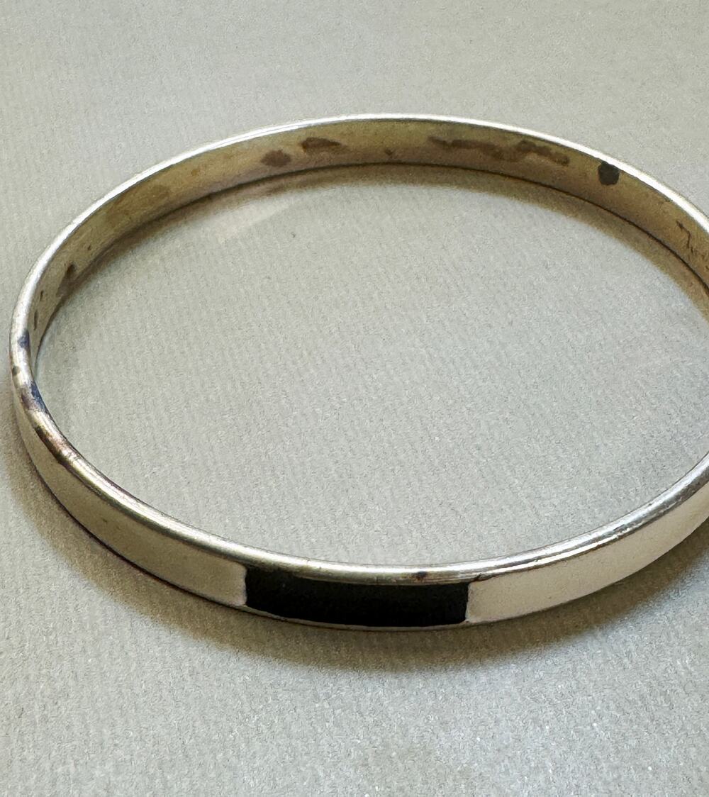 Vintage Black and White Bangle Bracelet 2.5" Diameter 1/4" Wide Classic B089